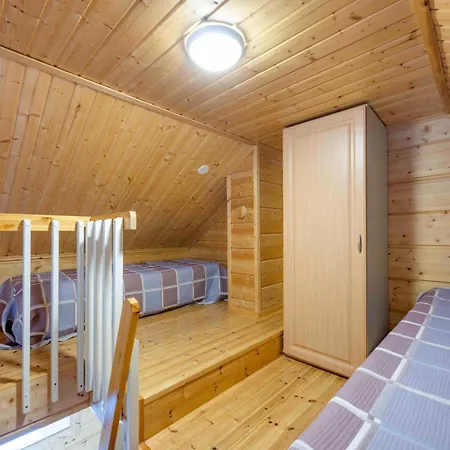 Dom wakacyjny Lomahuoneisto Karkelopirtti 2 B *