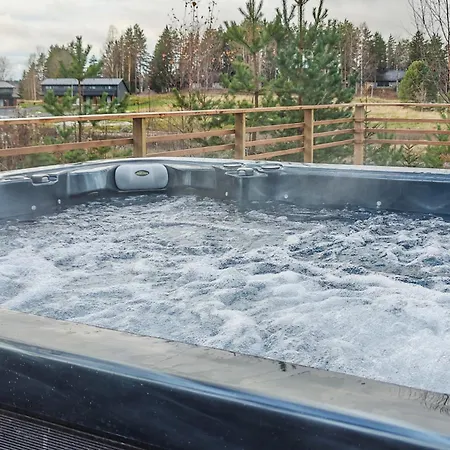 Karkelopirtti 2 B Incl Ac, Sauna, Terrace, Jacuzzi For Extra Fee 펜션